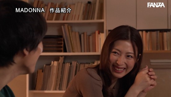 夜間学校に通う‘ 人妻 ’同級生と時を忘れて求め合った青春やり直し性交ー。 今井栞菜サンプル１