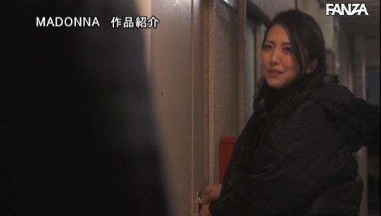 甘い囁きに流されるまま、僕は大学を留年するまで、人妻との巣篭もりSEXに溺れて…。 木下凛々子