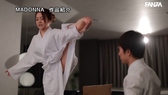 出張先のビジネスホテルでずっと憧れていた女上司とまさかまさかの相部屋宿泊 藤かんなサンプル１