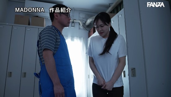 倉庫パート中の副業肉便器 脱いだら凄い地味な主婦は最低賃金の951円で抜いてくれます…。 ももの真利奈サンプル２