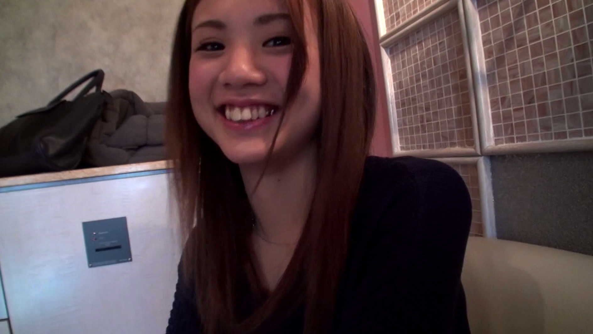 小さな乳房から母乳が溢れ出る平日3時間だけの昼顔若妻 柏木あおい 22歳 AV Debut 旦那以外のチ○ポに戸惑いながらも声を漏らす恥じらいSEXサンプル２