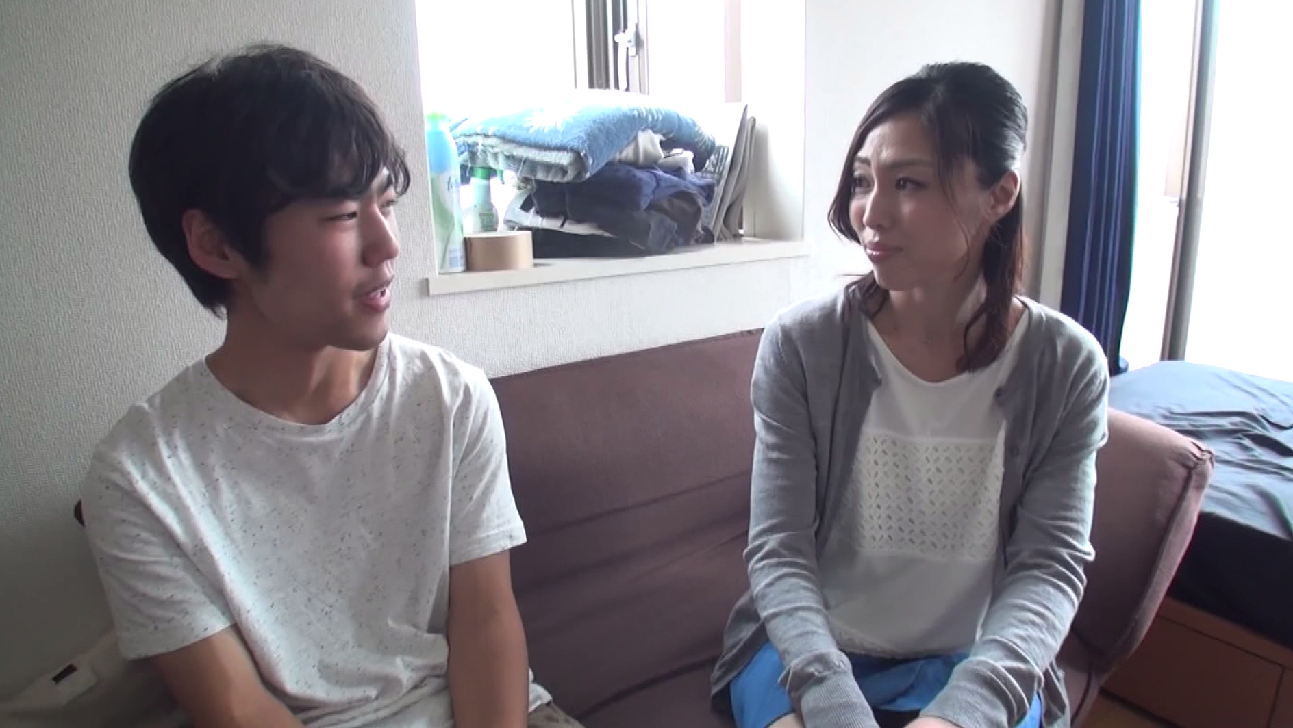 産後とは思えない奇跡の肢体・母乳で張り裂けそうな美巨乳な清楚人妻 小崎里美 39歳 最終章 女性として求められる喜び…発射してもおさまらない年下敏感チ●ポを優しく連続射精 母性溢れる童貞筆おろし3本番サンプル２