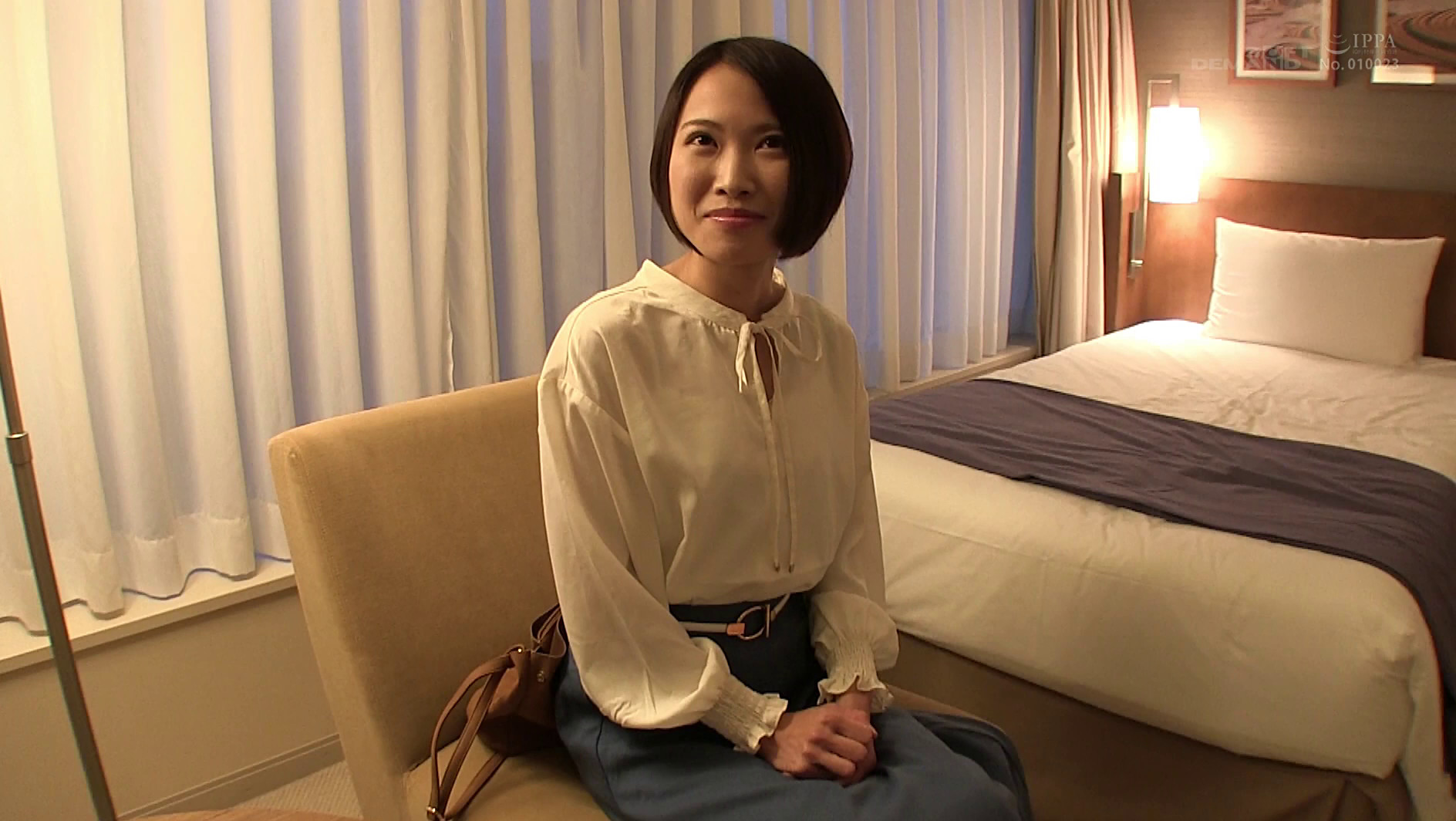 自然豊かな田舎町で出会った誰もがヒトメボレする天然美人 上原千佳 32歳 AV DEBUTサンプル１