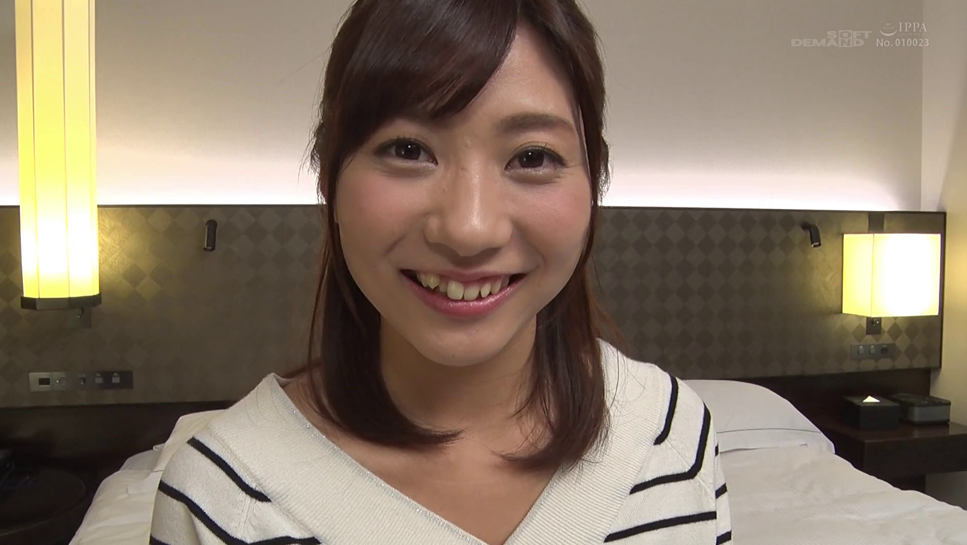 思わず守ってあげたくなるハニカミ笑顔のほんわかママ 岡本結衣 31歳 AV DEBUT