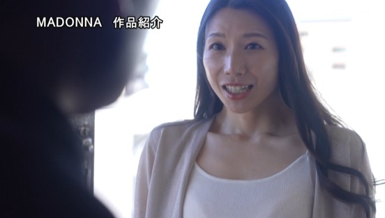 甘い囁きに流されるまま、僕は大学を留年するまで、人妻との巣篭もりSEXに溺れて…。 加藤あやの