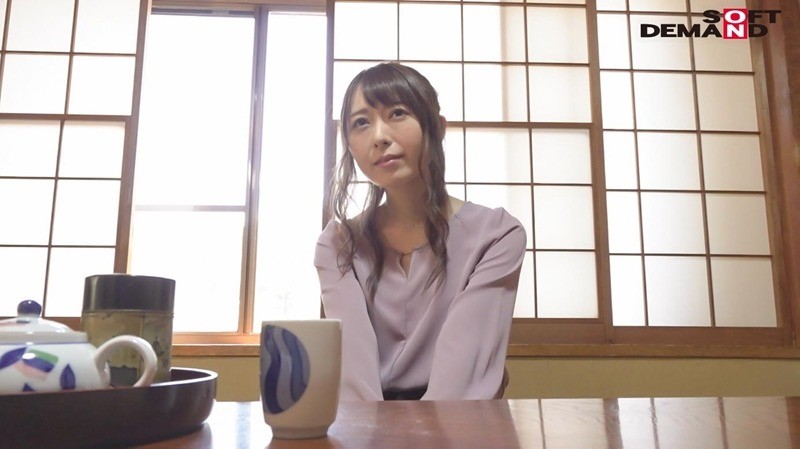 どこか儚げな顔で微笑んでいるけれど、本当は誰よりもスケベなんだろう? 桜井萌 29歳 最終章 自宅から200m先の温泉宿で家族に隠れてこっそり不倫中出し
