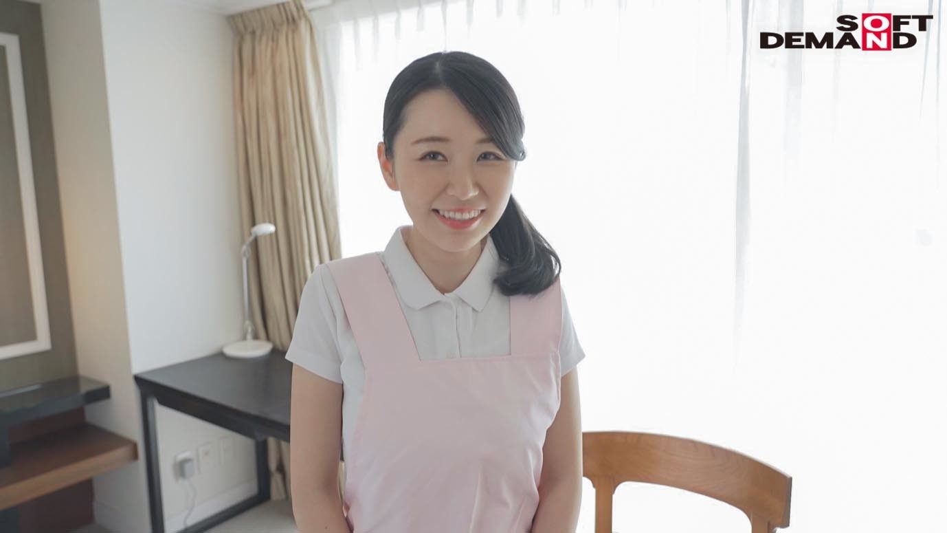 お爺ちゃんお婆ちゃんが大好きで介護士になったニコニコ奥さん 坂井千晴 30歳 第2章 1本だけの出演から10カ月ぶり伝説の人妻さんと奇跡の再会！仕事着でSEX・人生初3Pで何度も何度も大絶頂！
