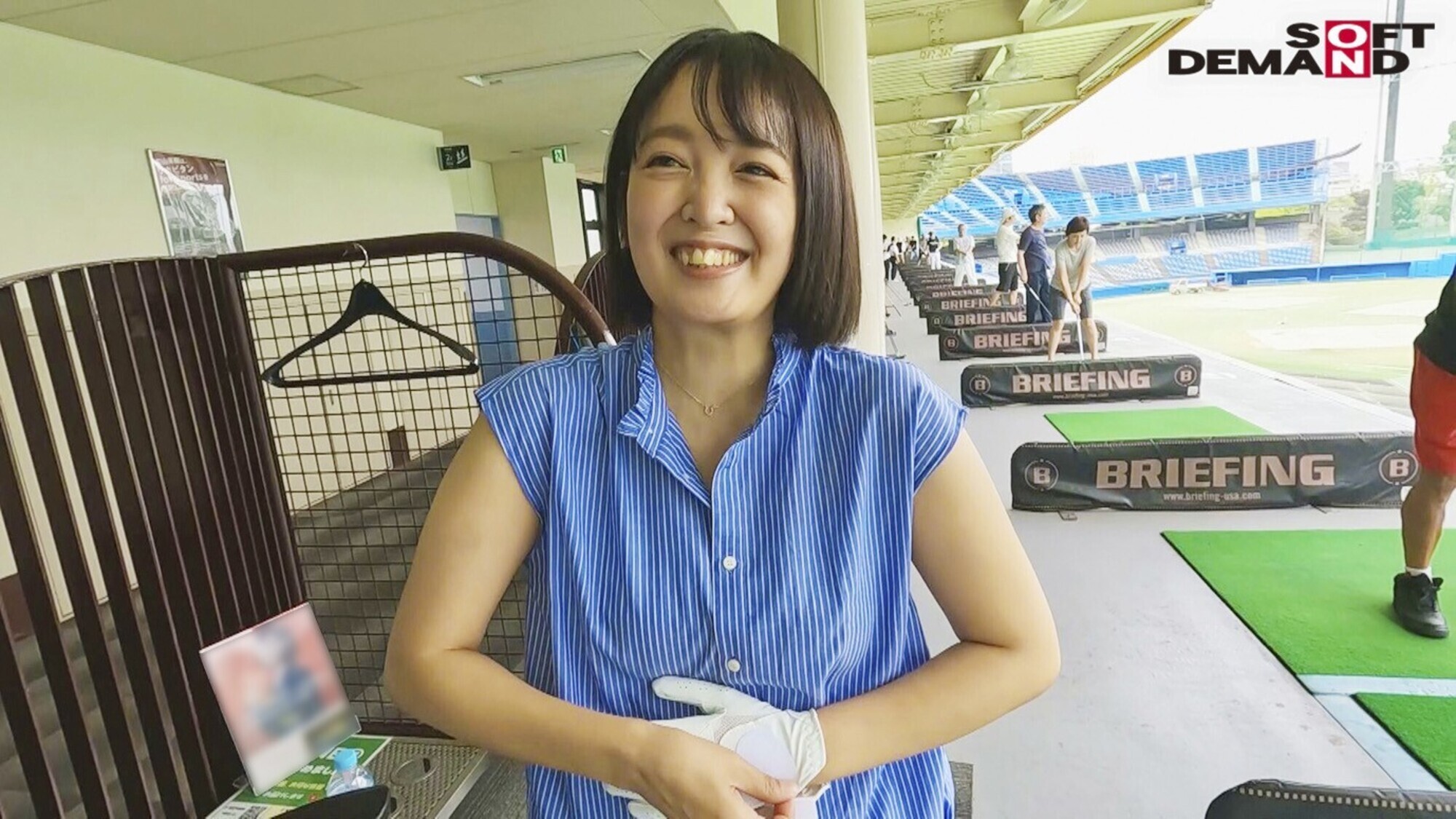 15年間3人の子供と家庭を支えてきた優しいママが失いかけていたオンナの悦びを求めて知らない男の人に抱かれる妻 市川ななみ 36歳 AV DEBUT