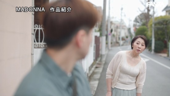 トップクラスのアラ還 木戸薫 MONROE専属第3弾！！！ 仕事で失敗して故郷に帰ってきた僕は恩師の木戸先生と再会して… 昔のままの優しさで全てを受け入れてくれて汗だくになりながら何度も中出し性交に溺れたサンプル２