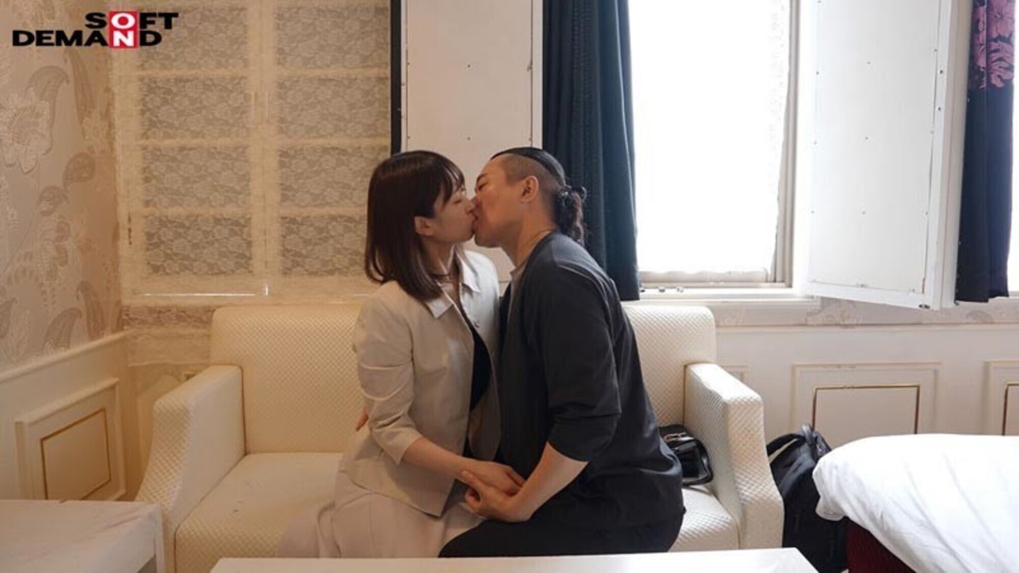 帰宅が遅いのは残業のせい…だけじゃないかも 川崎奈々 36歳 素人人妻がAV初出演サンプル１
