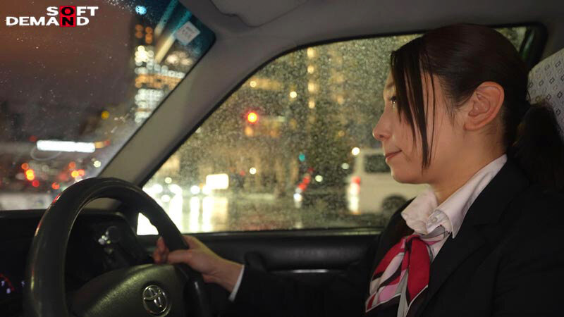 SNS総フォロワー9万人 人妻女性タクシードライバー 春木蘭子 45歳 AVDEBUT「丁寧な接客を心掛けていますが乱暴な不倫SEXが大好きです」サンプル１