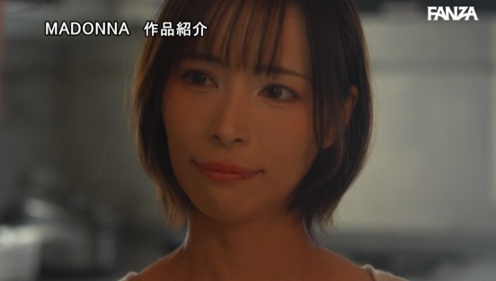 色気漂うIカップ美熟女、専属第2弾！！背徳中出しドラマー。 夫と子作りSEXをした後はいつも絶倫の義息子に中出しされ続けています…。 真木今日子