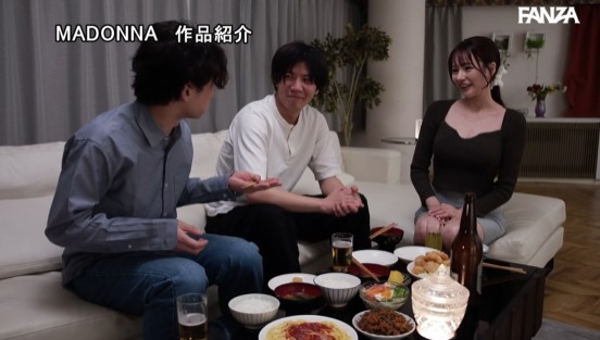 『週3日、妻とSEXをしている。』と自慢してきた友人から週5日、毎回4発、合計20発中出ししてそいつの妻を寝取ってやった。 華宮椎奈