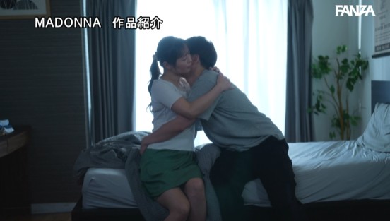 家族皆が巣立った実家で、 母と過ごす近親相姦の日々―。 杉咲穂果サンプル１