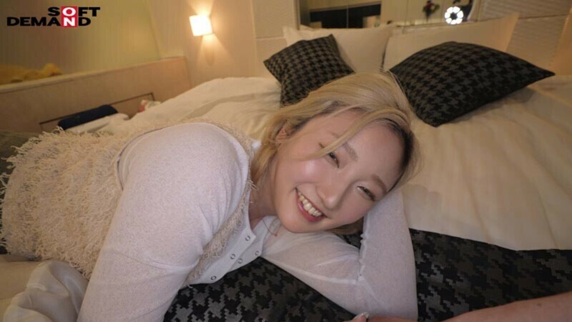 「AVってどのくらい貰えるんですか？」仕事も子育ても大変だけど、セックスはもちろんしたい。大阪在住の金髪シンママ 渋谷月季 31歳 AV DEBUTサンプル２