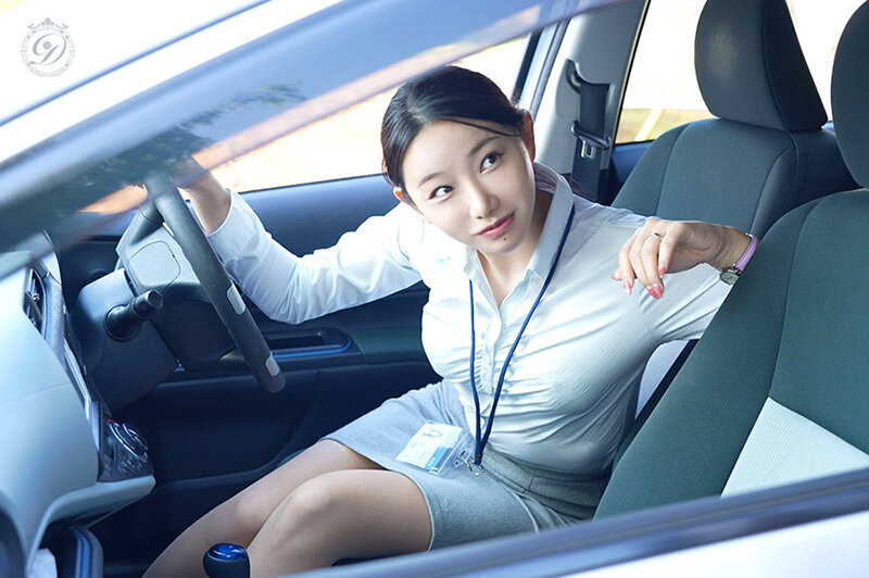 地方に配属になった僕は、いつも、先輩と車出勤をしています。 三葉ちはる