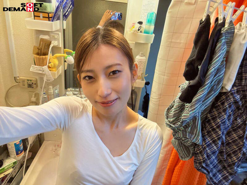 SNS総フォロワー4万人の公務員 市役所勤務のイラマで感じる奥さん 永尾あかね 37才 AV DEBUTサンプル１