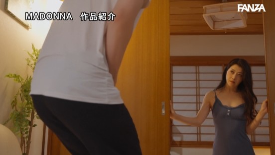 「これなら浮気じゃないでしょ？」 隙を見ては素股誘惑してくる上司の奥さん生殺しの快感に我慢できずこっそりナマ挿入！スリルと興奮の中出し不倫に夢中の僕 北条麻妃サンプル１